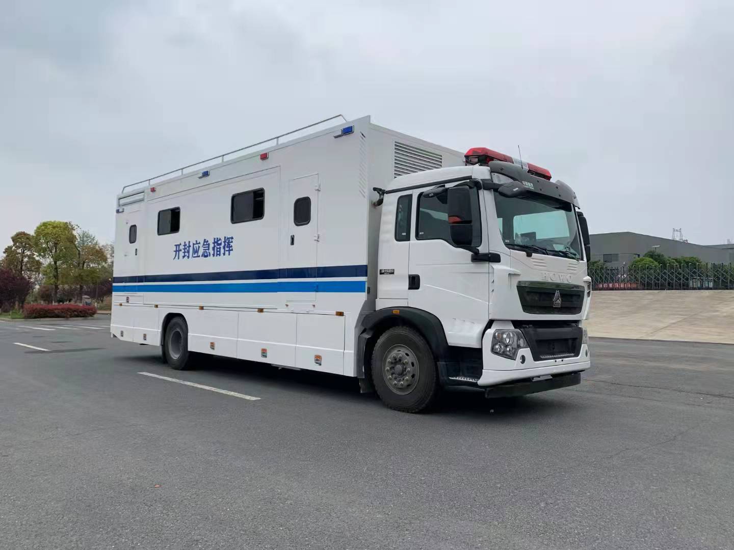 重汽豪沃應急指揮車 雙側擴展，高效保障應急行動