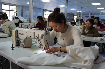 巧手織錦繡，匠心連四海——寧縣春榮鎮(zhèn)興創(chuàng)服裝就業(yè)工廠發(fā)展紀(jì)實(shí)